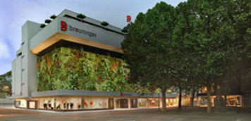Breuninger Flagship-Store in Stuttgart – Außenansicht mit grün bepflanzter Fassade