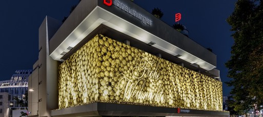Breuninger Haus Stuttgart mit Weihnachtsdekoration