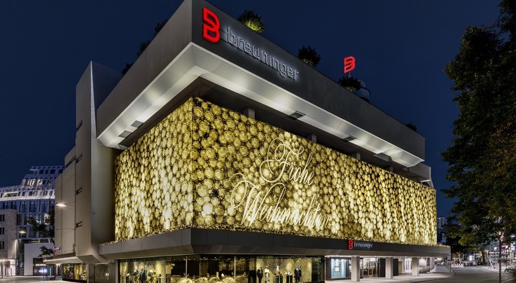 Breuninger Haus Stuttgart mit Weihnachtsdekoration