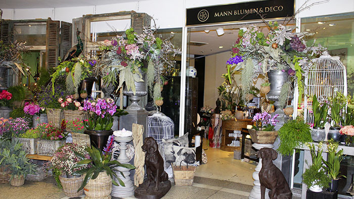 Mann Blumen und Deko 花艺店