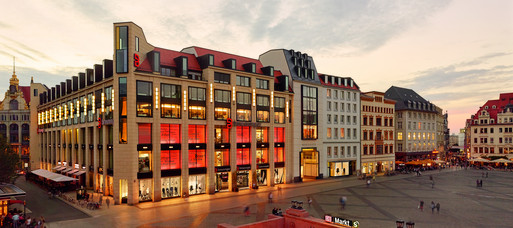 Bild zeigt die Fassade des Breuninger Departement Stores Leipzig